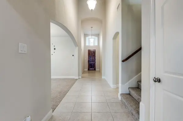 813 Warwick Boulevard, Lewisville, TX 75056