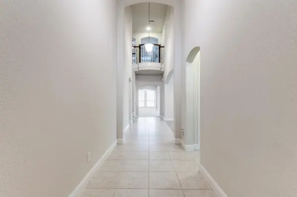 813 Warwick Boulevard, Lewisville, TX 75056