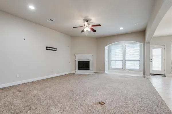 813 Warwick Boulevard, Lewisville, TX 75056