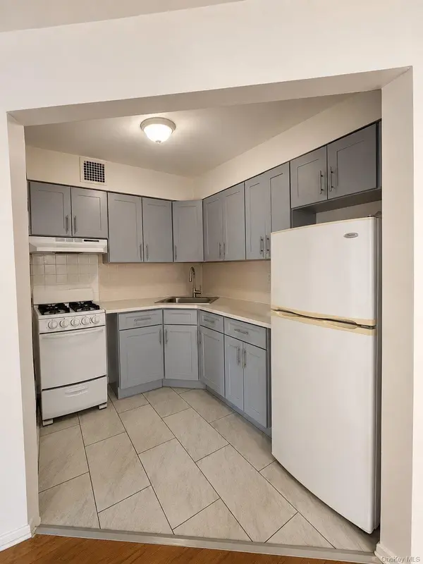 5831 136th ST, Flushing, NY 11355