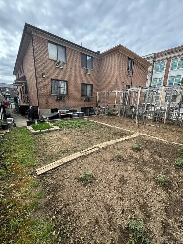 5831 136th ST, Flushing, NY 11355