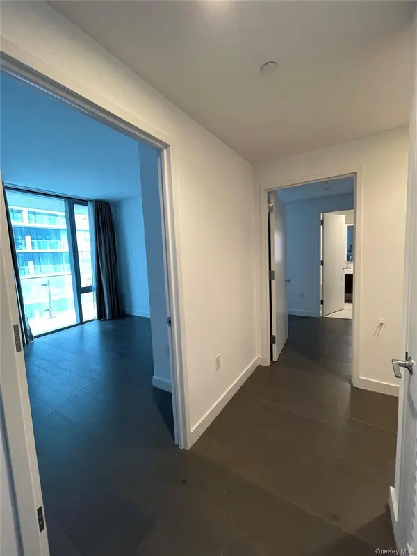 131-05 40th RD #15M, Flushing, NY 11354