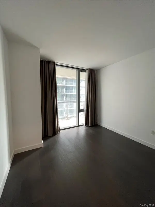 131-05 40th RD #15M, Flushing, NY 11354