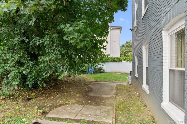 1225 Hollywood AVE, Bronx, NY 10461