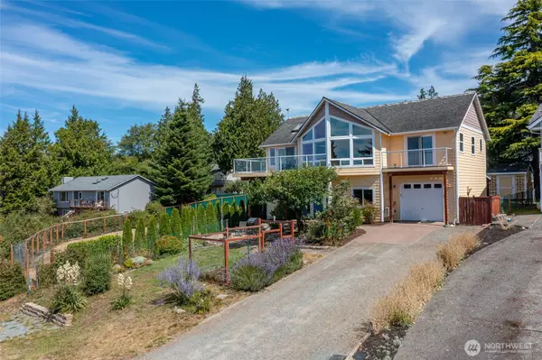 1243 Farragut DR, Coupeville, WA 98239