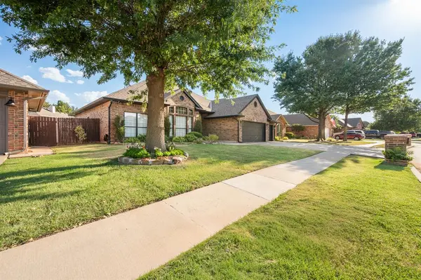 8204 NW 69th ST, Oklahoma City, OK 73132