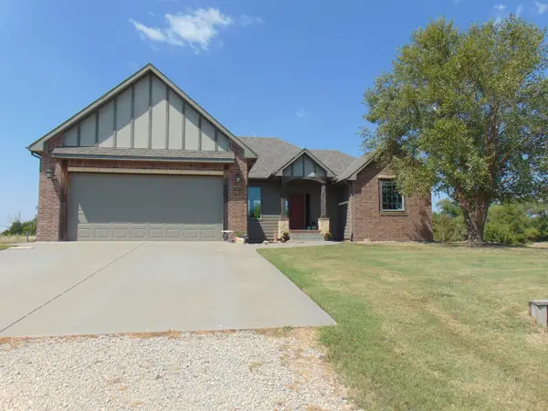 5000 E Idle Banks Circle, Valley Center, KS 67147