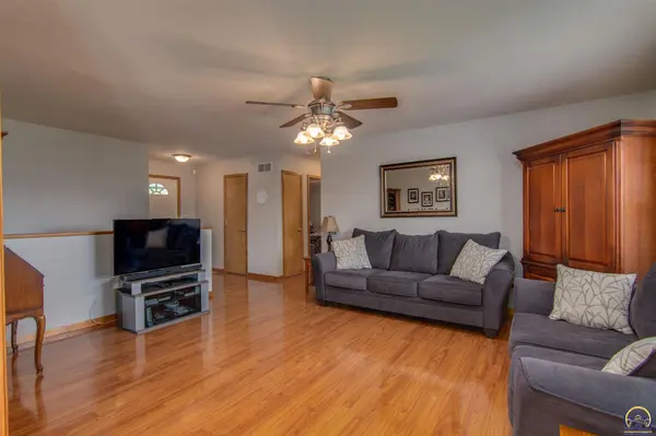 3431 NW 39th CT, Topeka, KS 66618