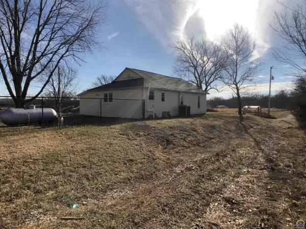1049 Labette RD, Pomona, KS 66076