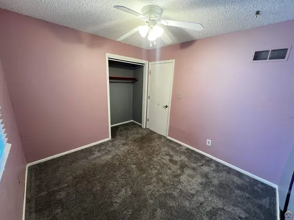 215 Ross CT, Rossville, KS 66533
