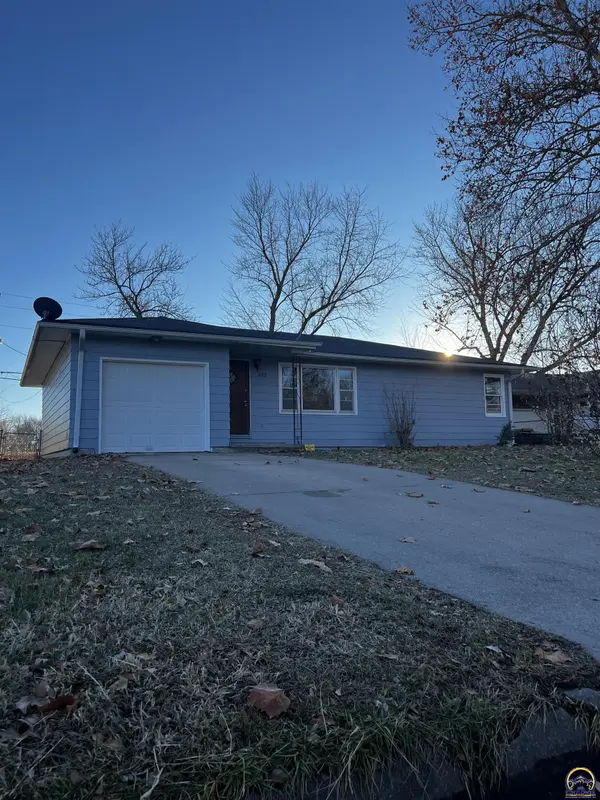 323 NE Pine LN, Topeka, KS 66617