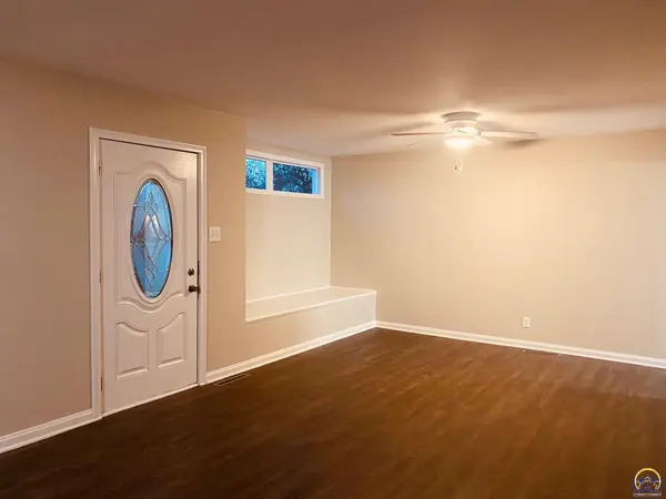 2424 SW Indian Trail, Topeka, KS 66614