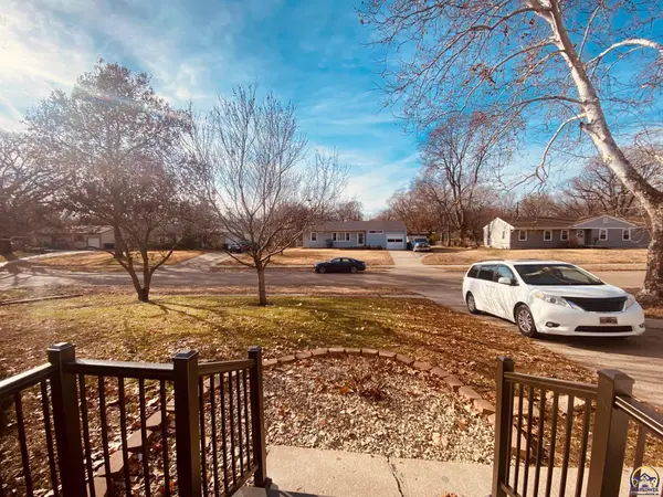 2424 SW Indian Trail, Topeka, KS 66614