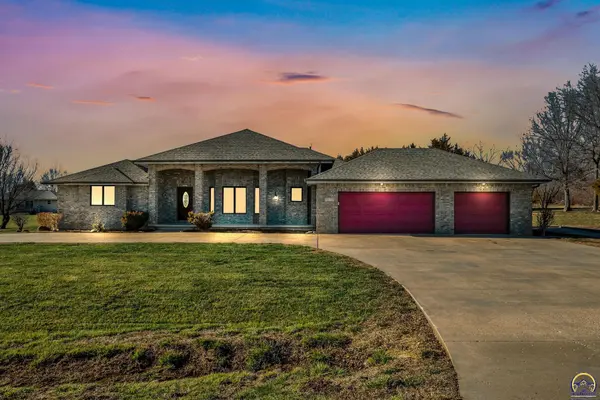 4617 SE Croco RD, Berryton, KS 66409