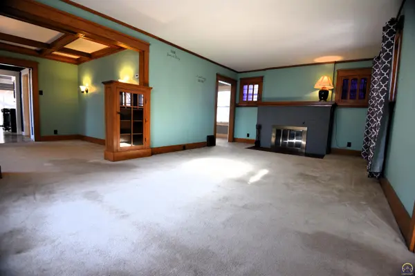 1165 SW College AVE, Topeka, KS 66604