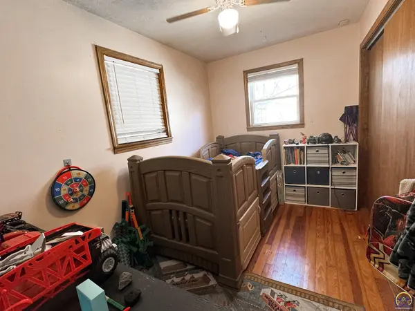 6627 NW Elmont RD, Topeka, KS 66618