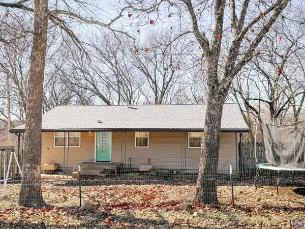 6627 NW Elmont RD, Topeka, KS 66618