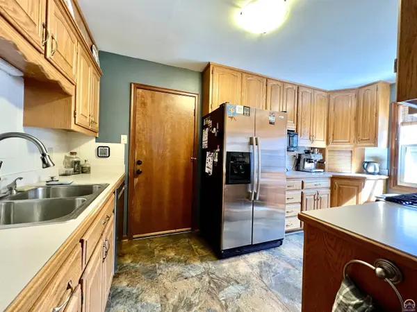 1521 SW McAlister AVE, Topeka, KS 66604