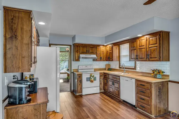 2123 SW Brookfield ST, Topeka, KS 66614