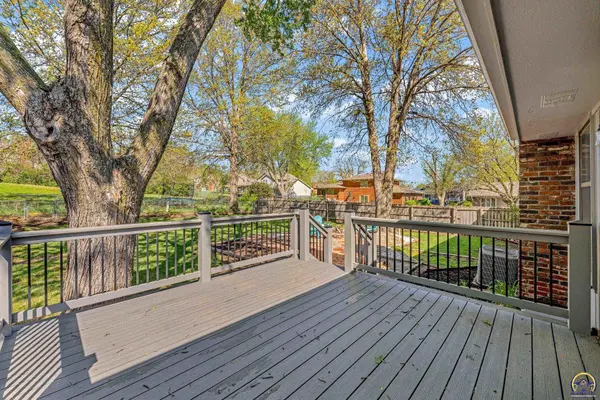 2123 SW Brookfield ST, Topeka, KS 66614