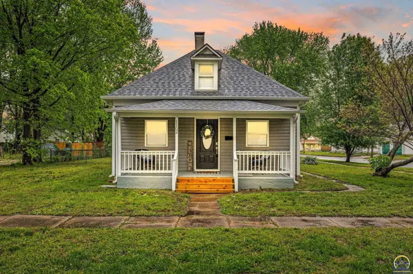 1102 NE Oakland AVE, Topeka, KS 66616