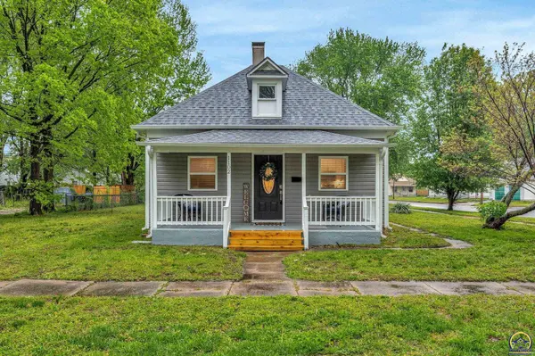 1102 NE Oakland AVE, Topeka, KS 66616