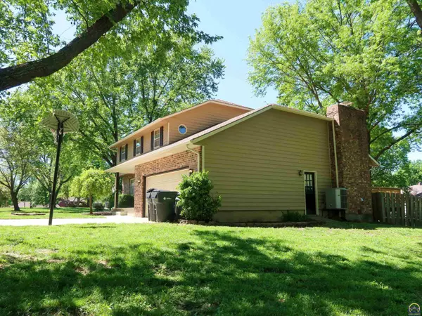 2946 Rio Vista Dr, Emporia, KS 66801