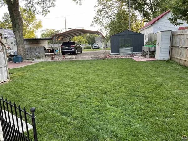 319 Kansas AVE Alma, KS 66401