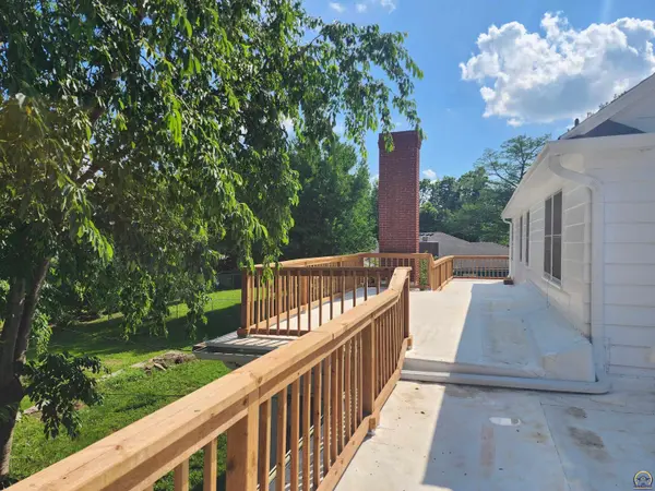 807 SW Terrace AVE, Topeka, KS 66611