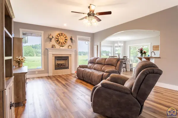 4441 SW Colly Creek DR, Topeka, KS 66610