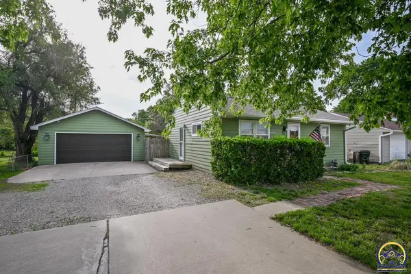 226 SW MacVicar AVE, Topeka, KS 66606