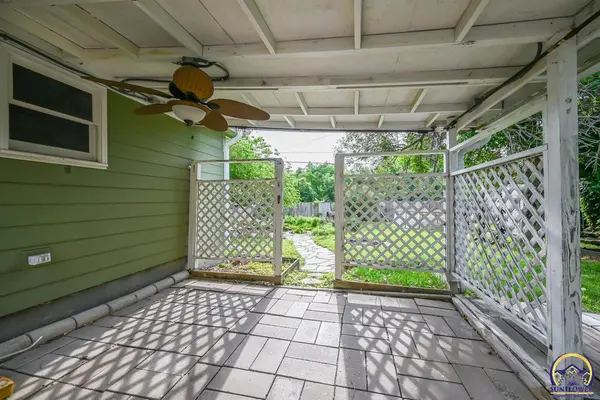 226 SW MacVicar AVE, Topeka, KS 66606