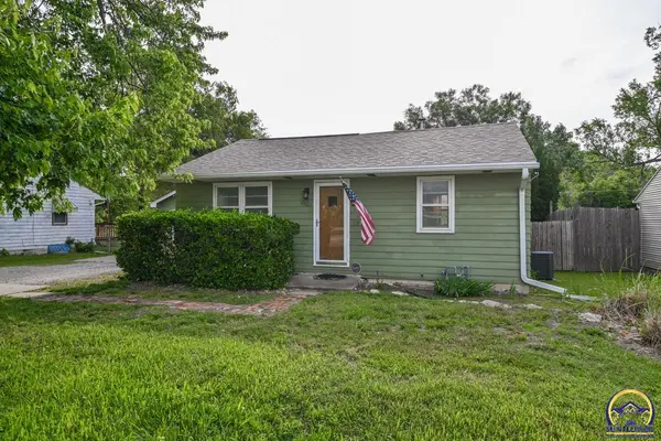 226 SW MacVicar AVE, Topeka, KS 66606