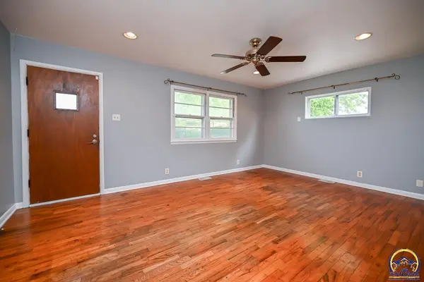 226 SW MacVicar AVE, Topeka, KS 66606