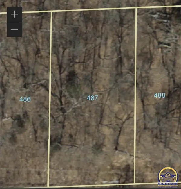 9832 Village Lane, Ozawkie, KS 66070