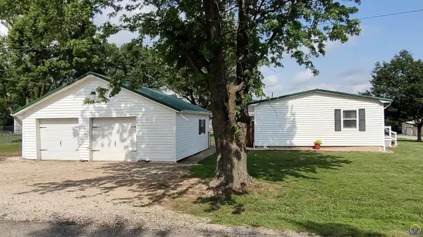 602 E 4th St, Lebo, KS 66856-0000