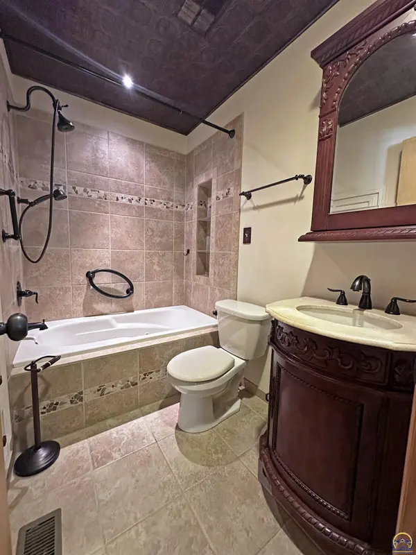 3412 SE Highland AVE, Topeka, KS 66605
