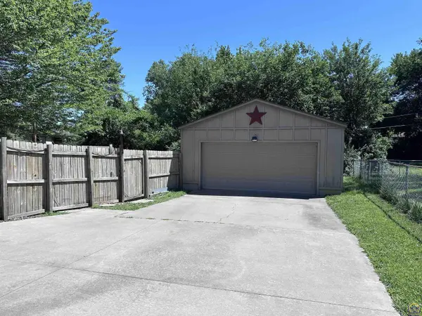 3412 SE Highland AVE, Topeka, KS 66605