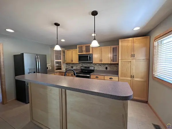 3412 SE Highland AVE, Topeka, KS 66605