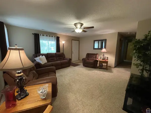 208 Pine ST Eskridge, KS 66423