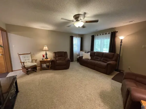 208 Pine ST Eskridge, KS 66423