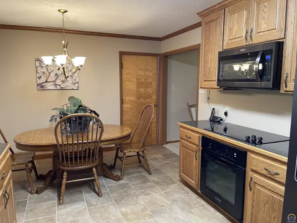 208 Pine ST Eskridge, KS 66423