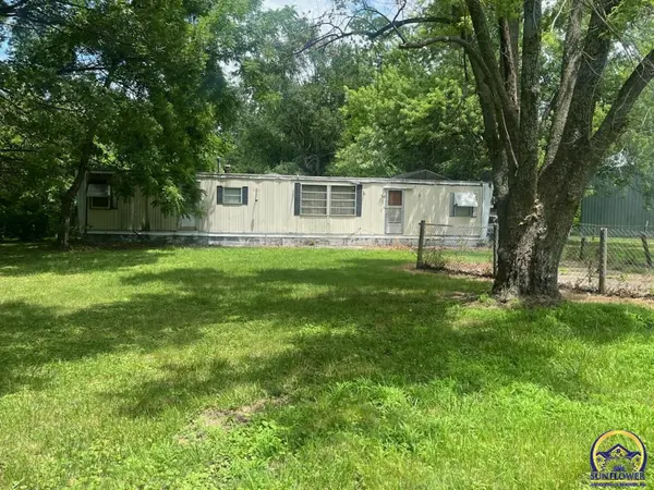 104 NE 2nd ST, Willard, KS 66615-9508
