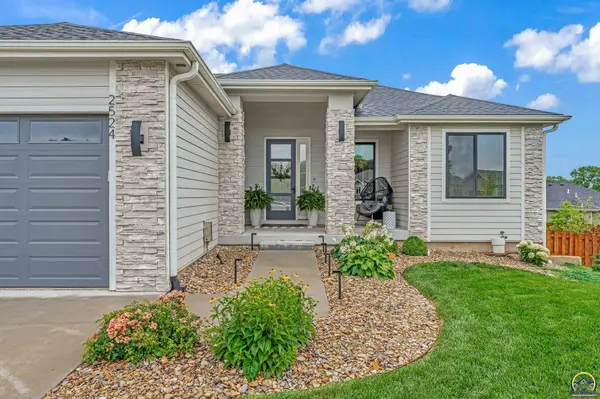 2524 SE Neptune CT, Topeka, KS 66605