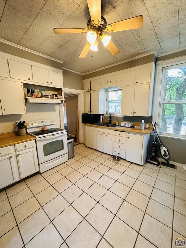 1259 SW Mulvane ST, Topeka, KS 66604