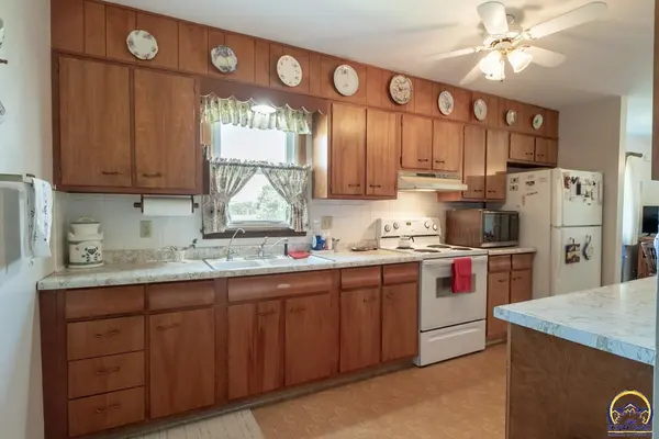4134 SE Shawnee Heights RD, Tecumseh, KS 66524