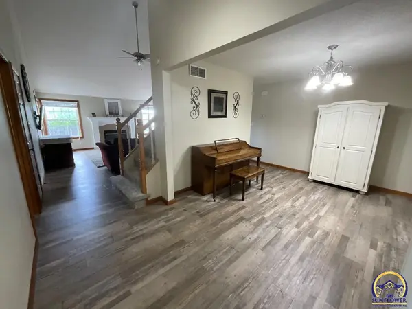 2534 SW Wexford DR, Topeka, KS 66614