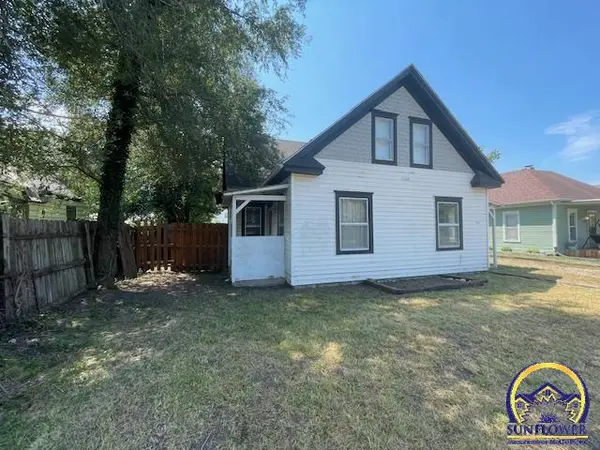 3747 Front St, Grantville, KS 66429