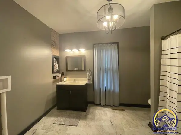 3747 Front St, Grantville, KS 66429