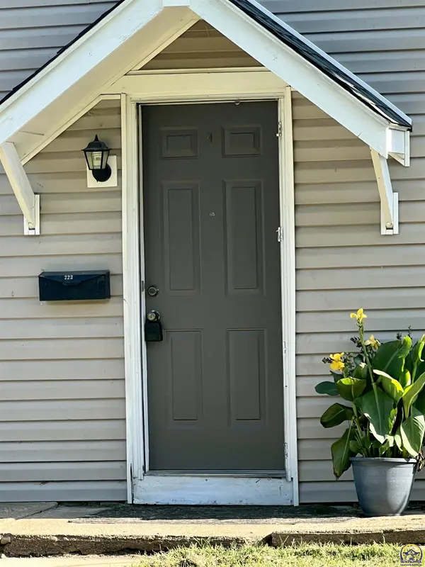 223 E Seward AVE, Burlingame, KS 66413